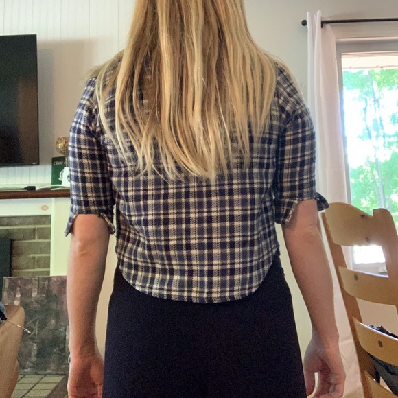 Cropped Plaid Button-Up - Picture 5 of 7